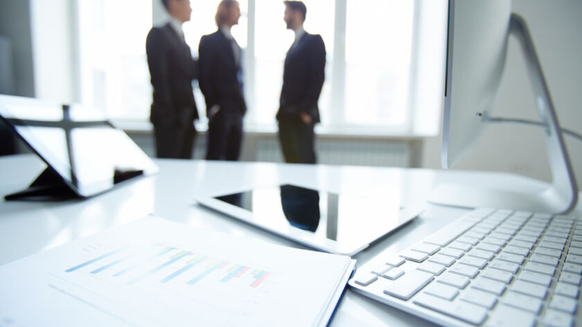 What are the best benefits of using HCM software for payroll processing?